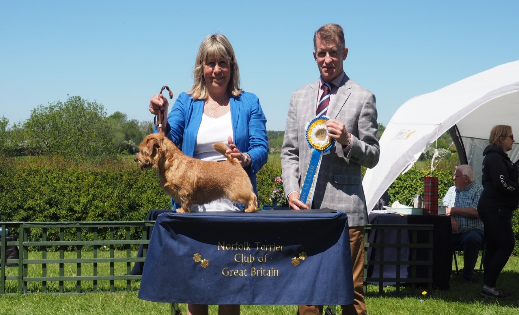 Ruth Gee and John Thirwell with Best In Show: WATERCROFT CRAFTY TIPPLE